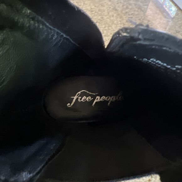 EUC Free People Tate Black Suede Chelsea Boots Size 6.5 Women's Side Zip Chunky - Picture 10 of 14